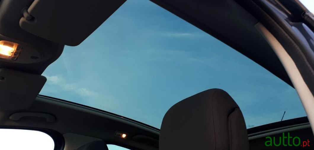 2012' Peugeot 3008 Sport photo #2