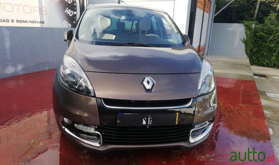 2012' Renault Scenic photo #3