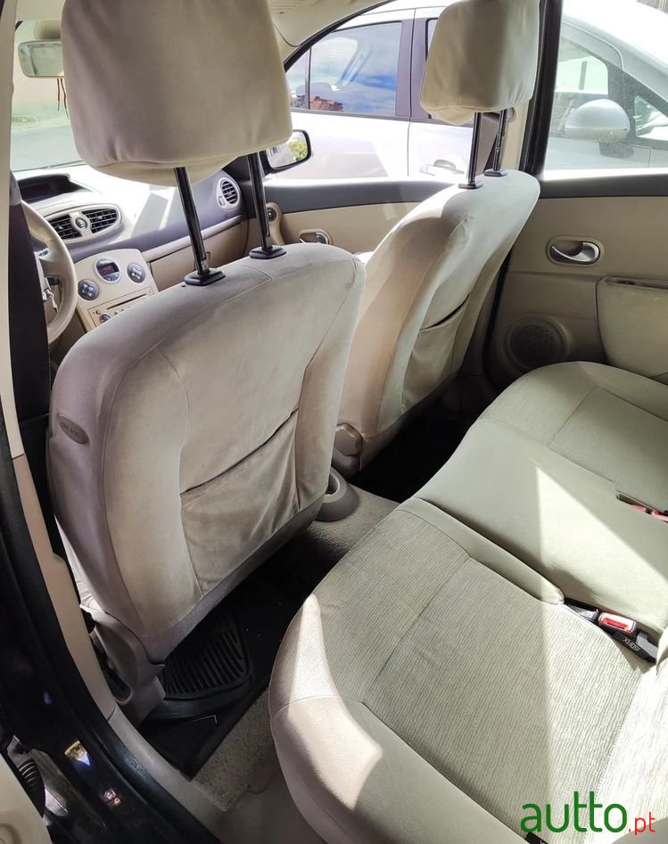 2007' Renault Clio photo #4