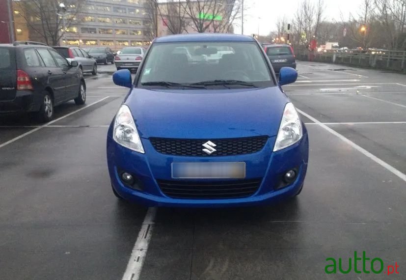 2011' Suzuki Swift photo #5