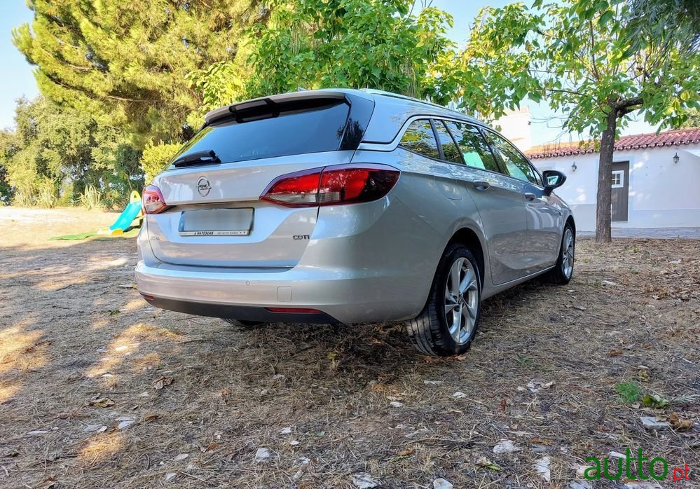 2017' Opel Astra Sports Tourer photo #2