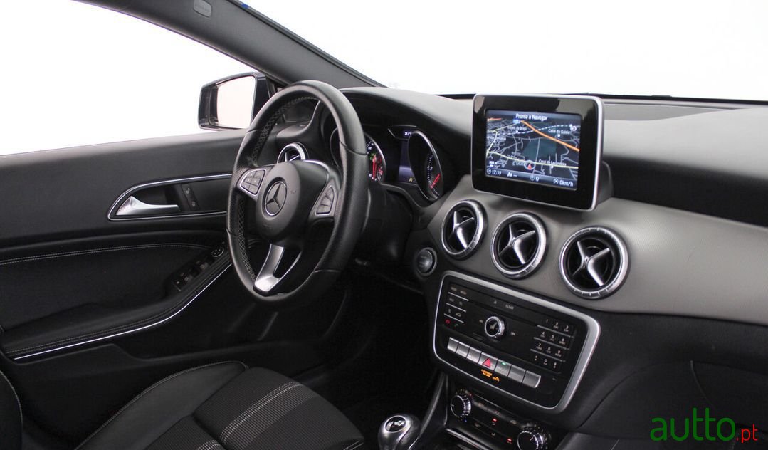 2018' Mercedes-Benz Cla-180 photo #6