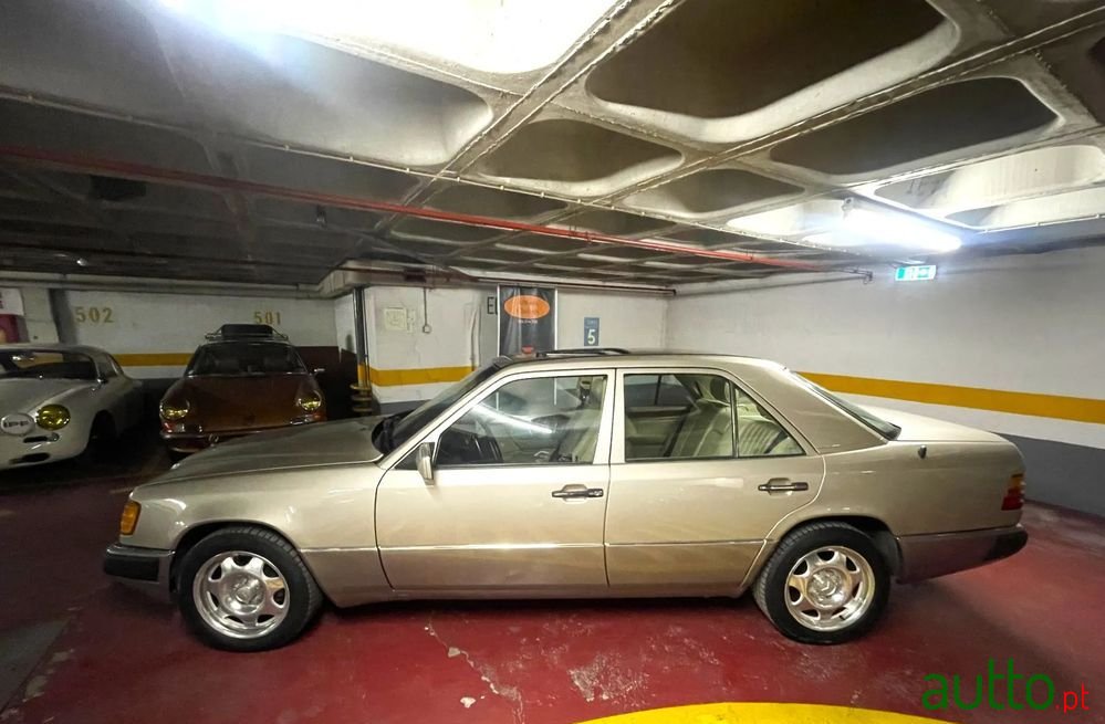 1992' Mercedes-Benz W124 250 D Turbo photo #3