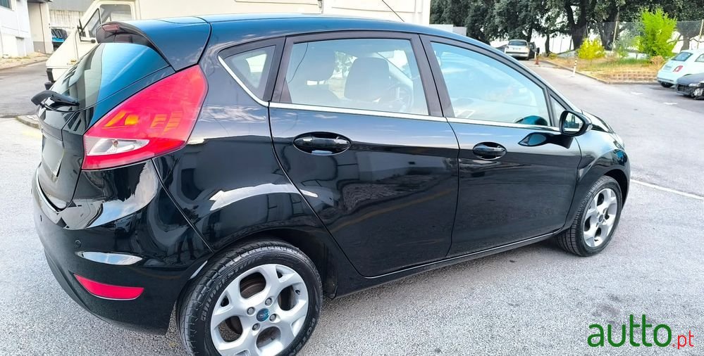 2010' Ford Fiesta 1.25 Titanium photo #3