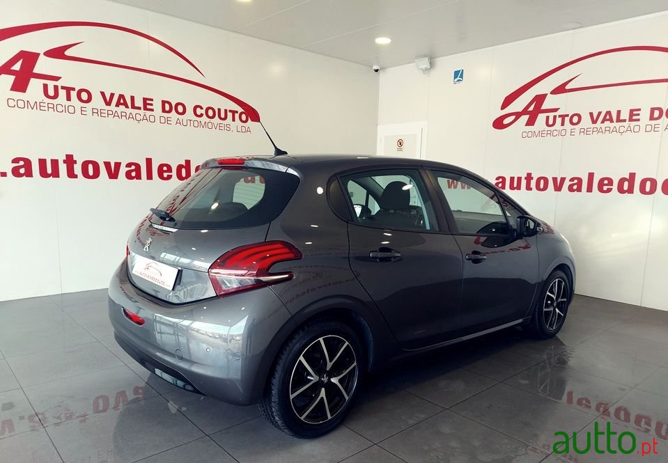 2019' Peugeot 208 photo #6