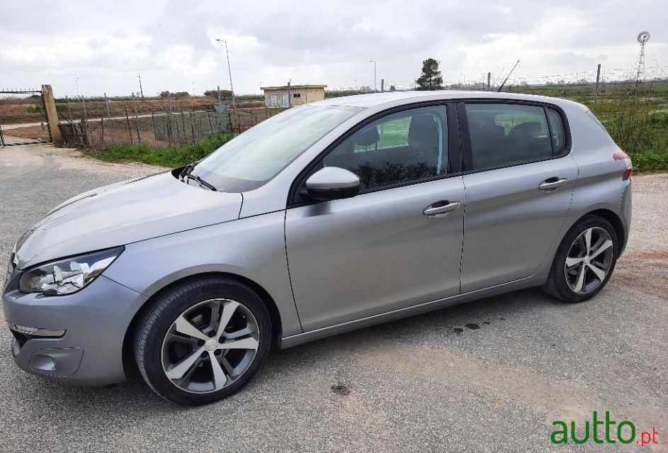 2013' Peugeot 308 photo #3