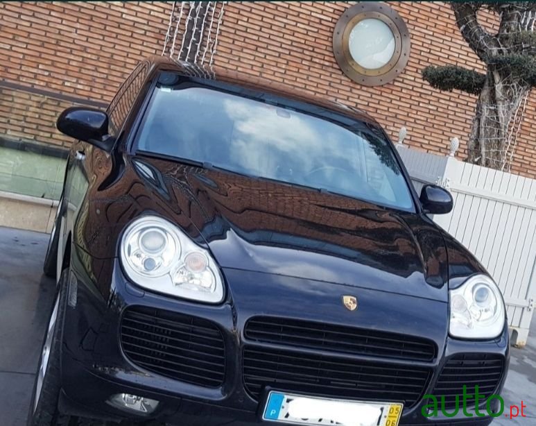 2005' Porsche Cayenne photo #2