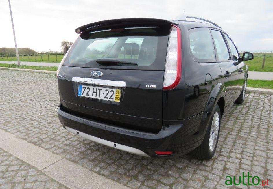 2009' Ford Focus Sw photo #2