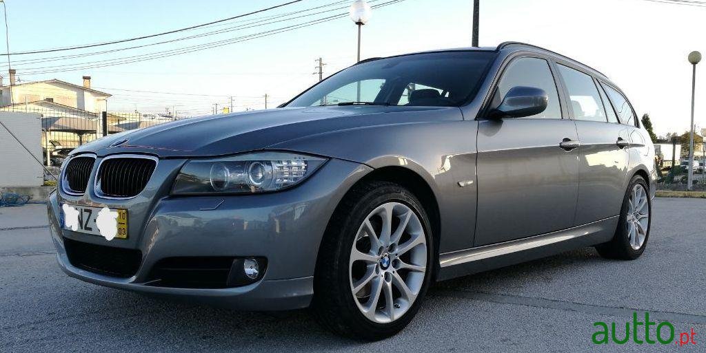 2010' BMW 320 Touring photo #1