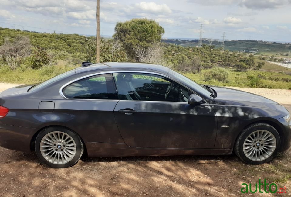 2008' BMW 320 photo #3