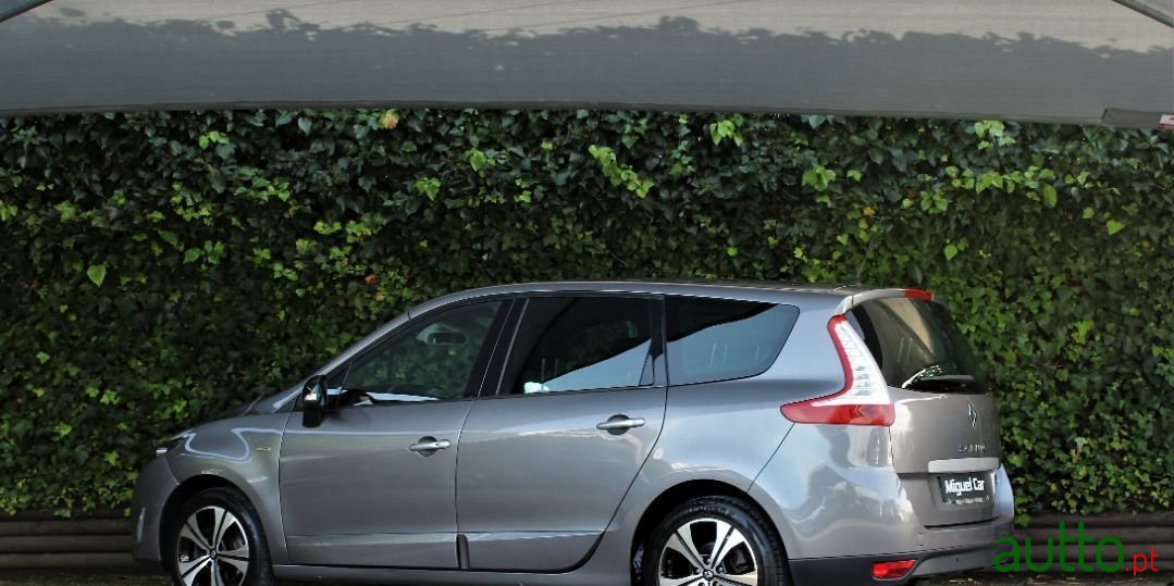 2012' Renault Grand Scenic photo #3