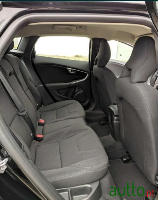 2016' Volvo V40 photo #5