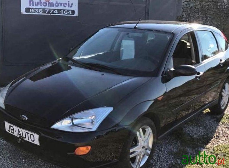 2001' Ford Focus 1.8 Tddi F2000 photo #2