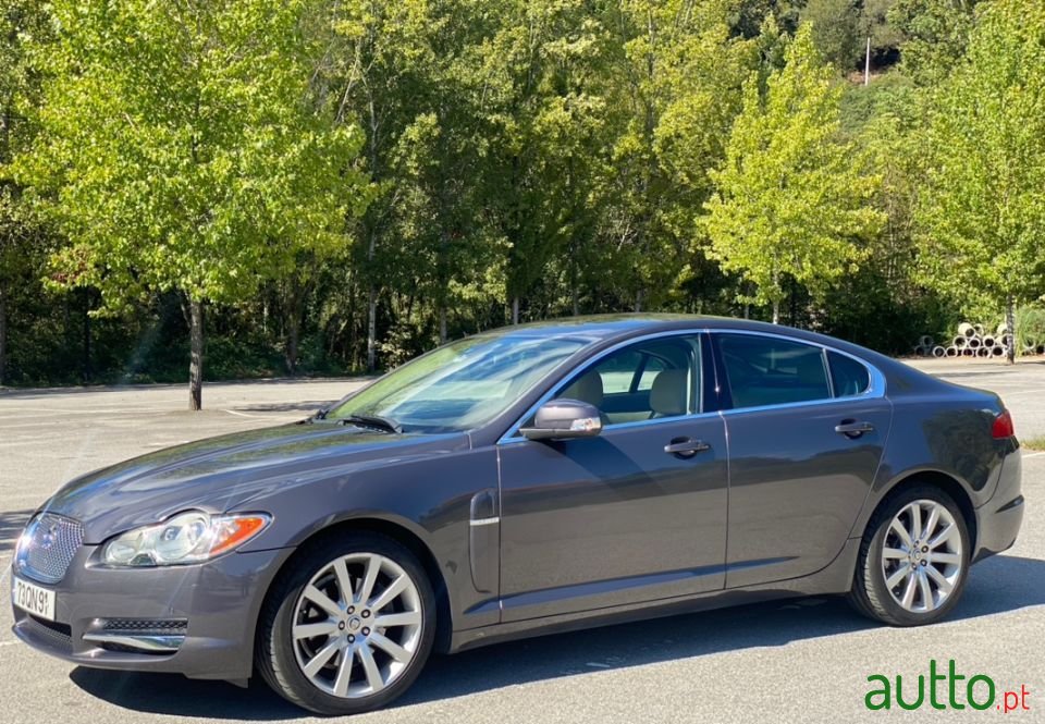 2009' Jaguar XF photo #2