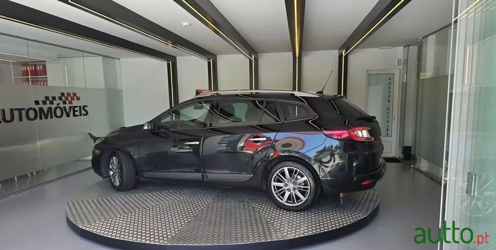 2011' Renault Mégane Sport Tourer photo #3