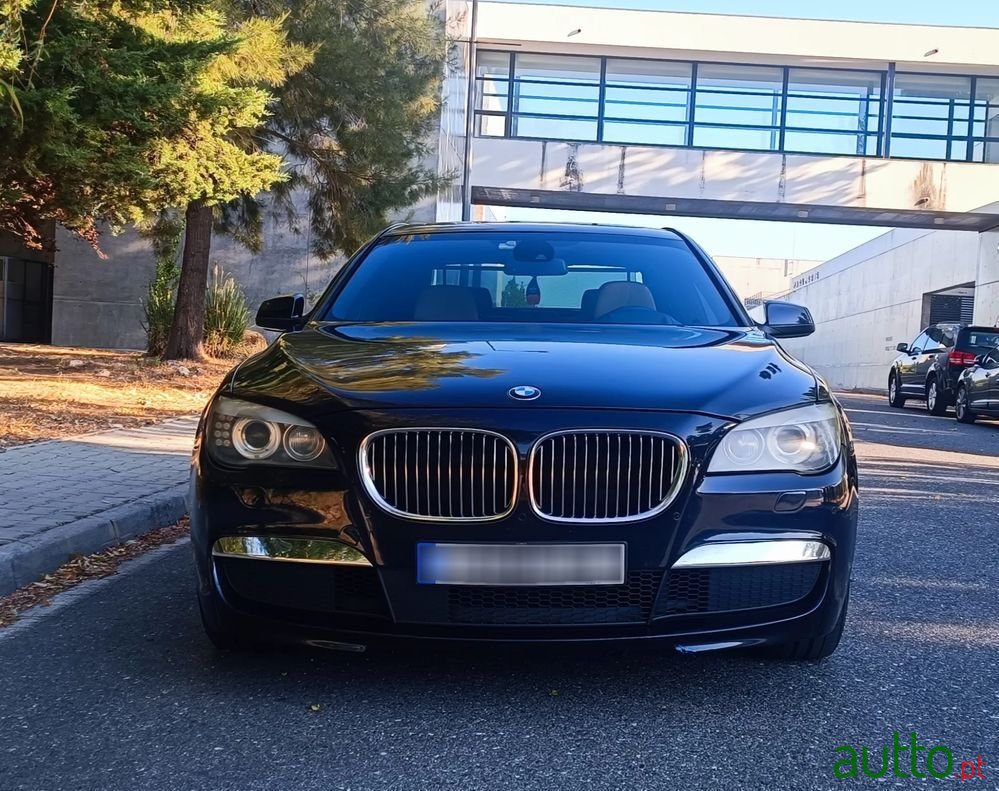 2012' BMW Série 7 D Pack M photo #4