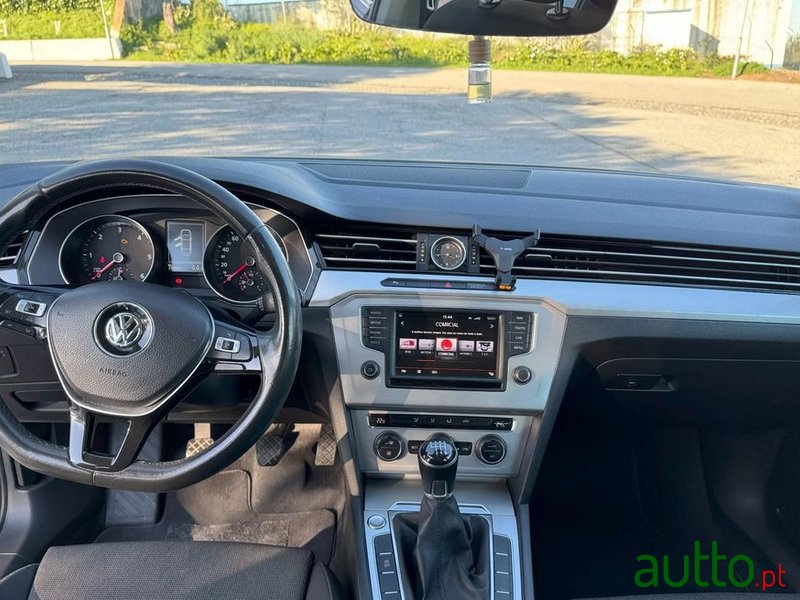 2016' Volkswagen Passat photo #5