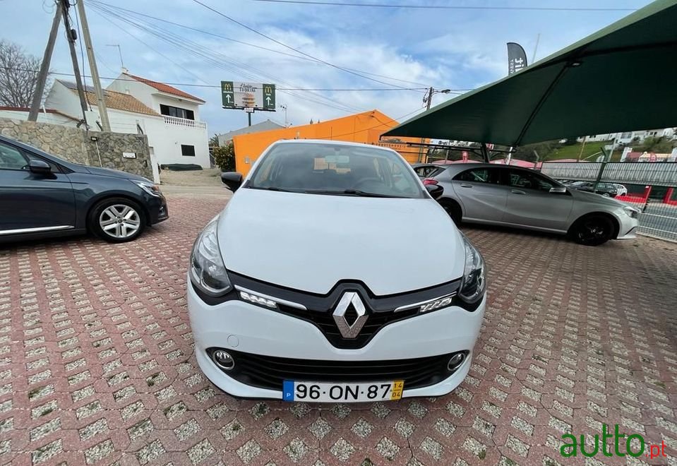 2014' Renault Clio photo #3