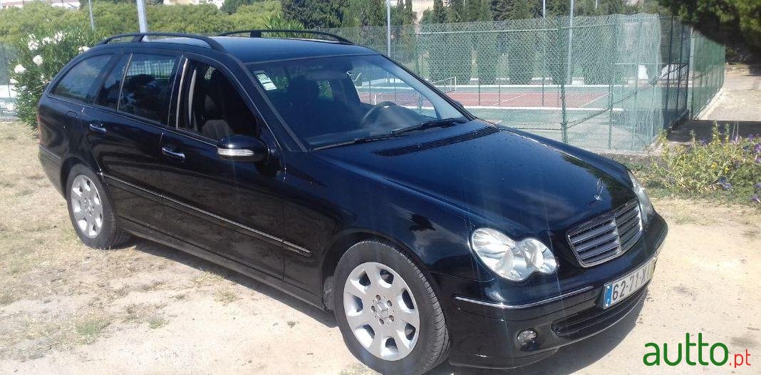 2004' Mercedes-Benz C-220 Elegance photo #3