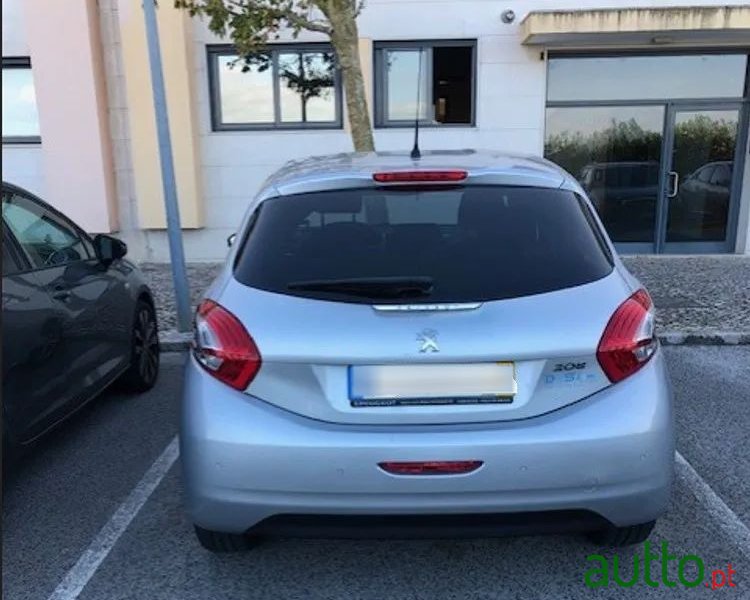 2012' Peugeot 208 1.4 Hdi Allure photo #2