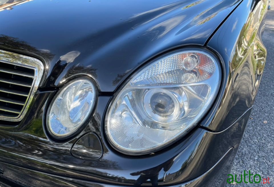 2004' Mercedes-Benz E-220 photo #4