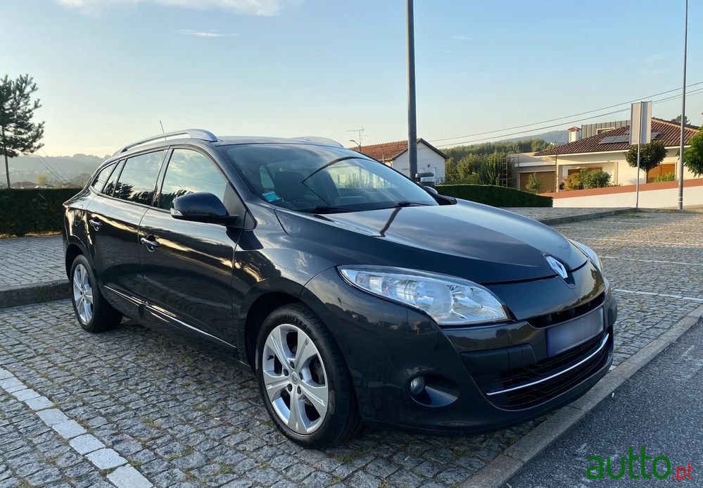 2010' Renault Mégane Sport Tourer photo #1