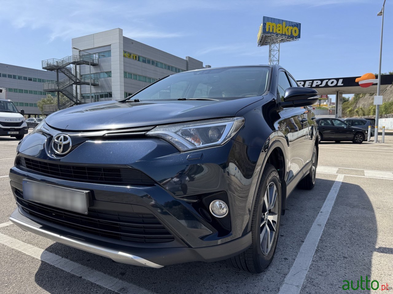 2018' Toyota RAV4 4x2 photo #1