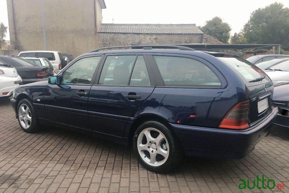 1999' Mercedes-Benz C-220 Cdi photo #2