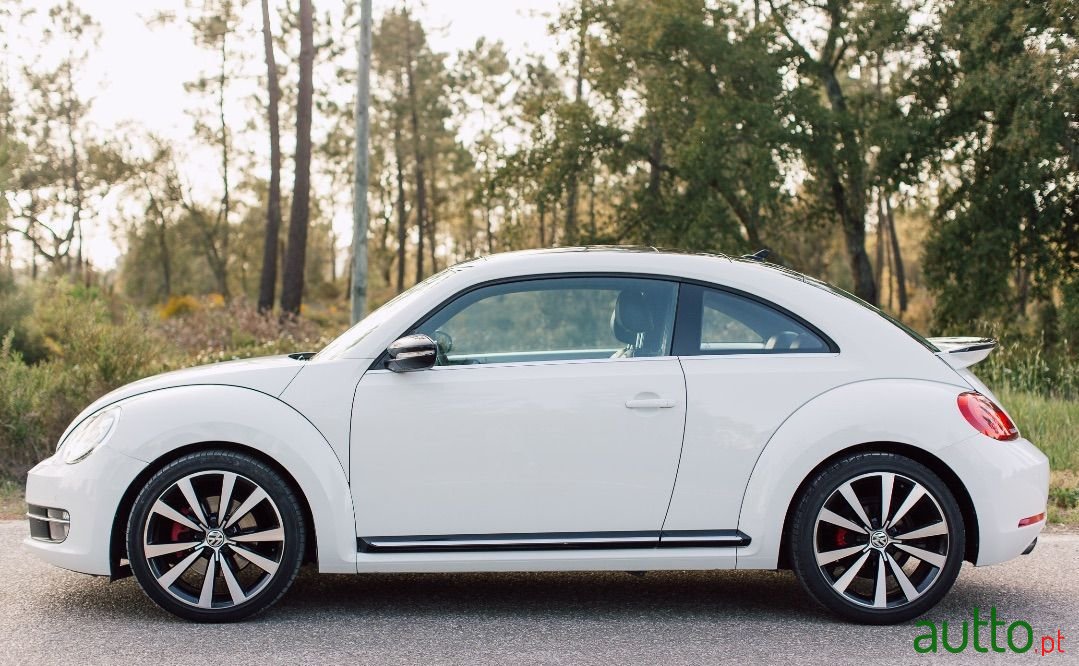 2015' Volkswagen New Beetle photo #2
