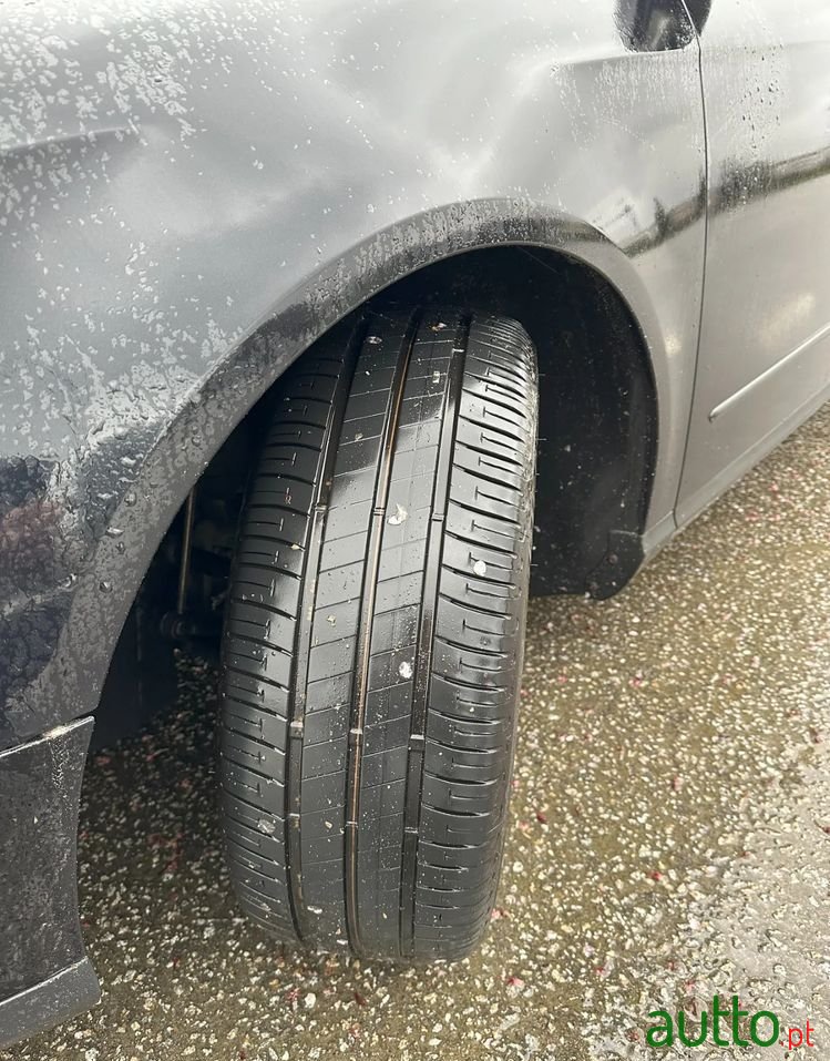 2006' Volkswagen Passat photo #3