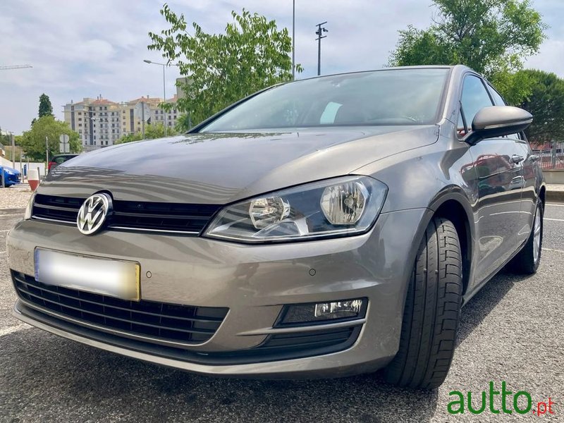 2015' Volkswagen Golf photo #3