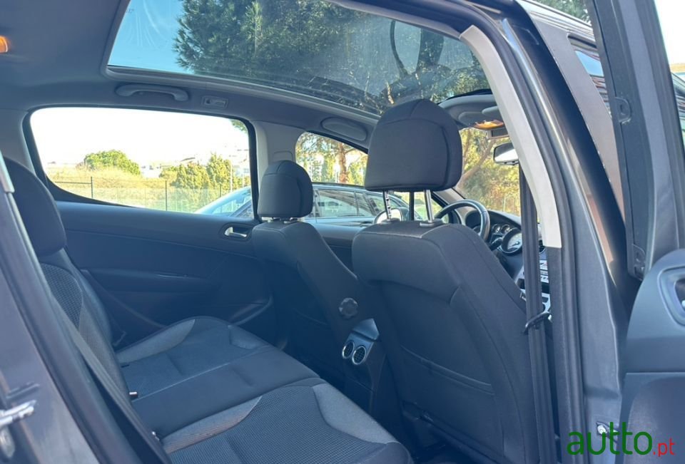 2008' Peugeot 308 photo #5