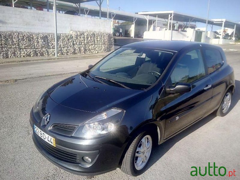 2006' Renault Clio 16V Dynamic Luxe photo #2
