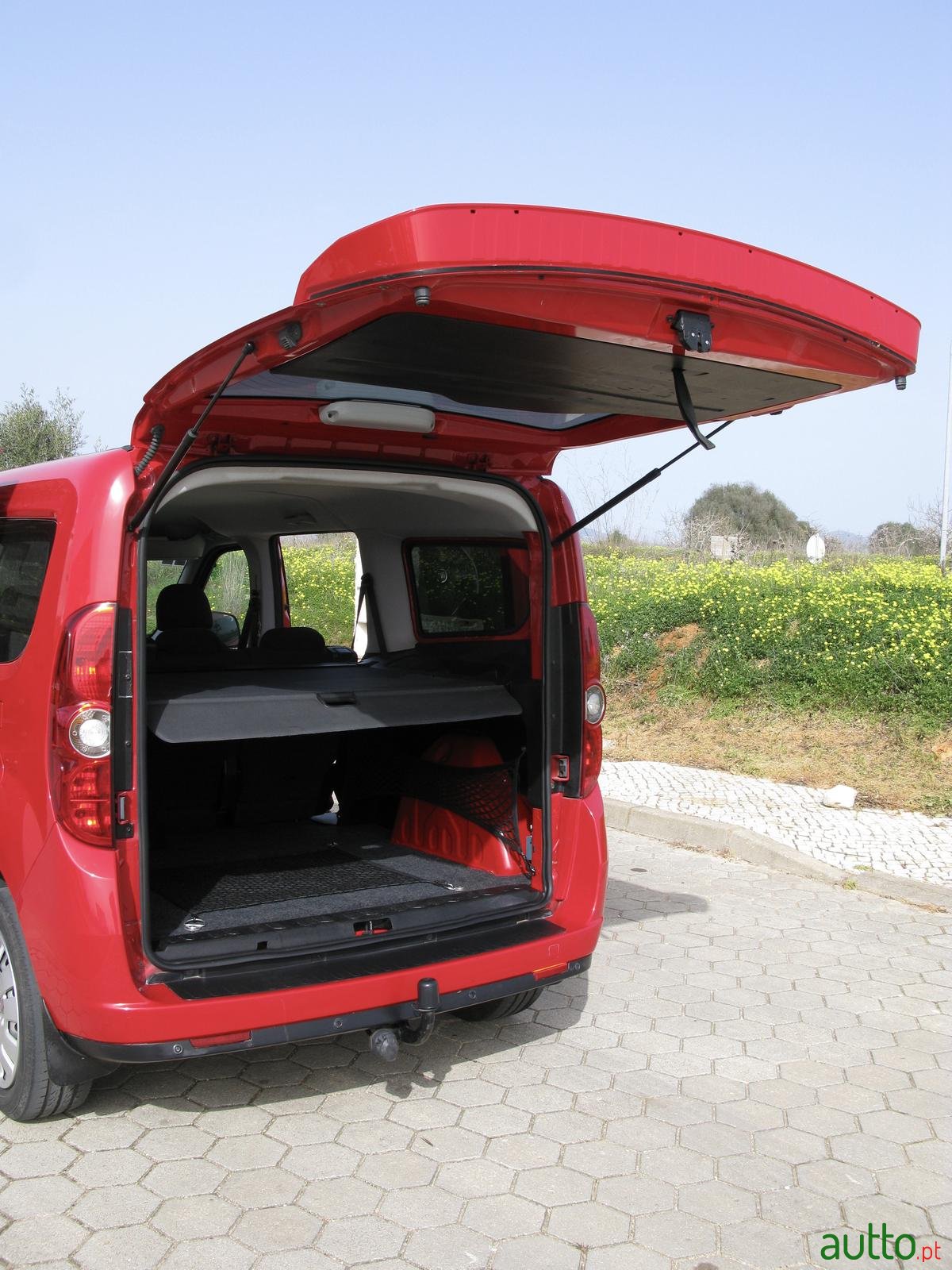 2011' Fiat Doblo photo #5