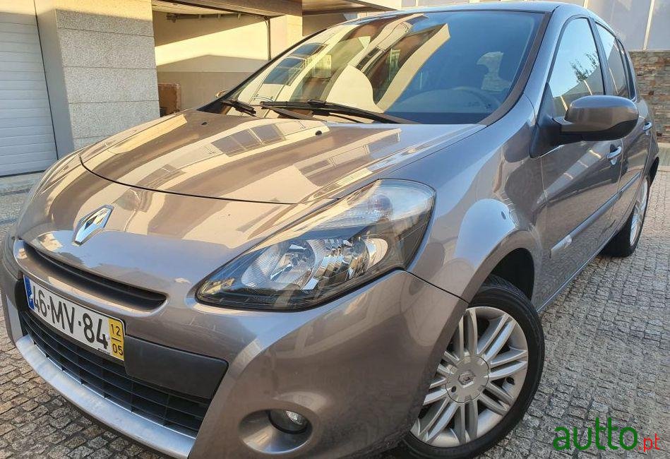 2012' Renault Clio photo #3