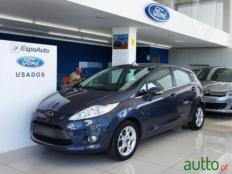 2012' Ford Fiesta photo #1