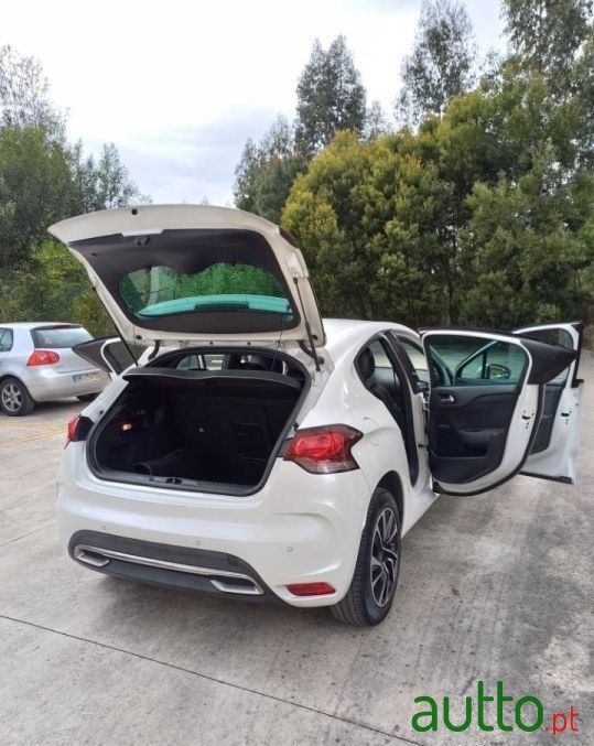 2016' DS Automobiles Ds4 photo #2