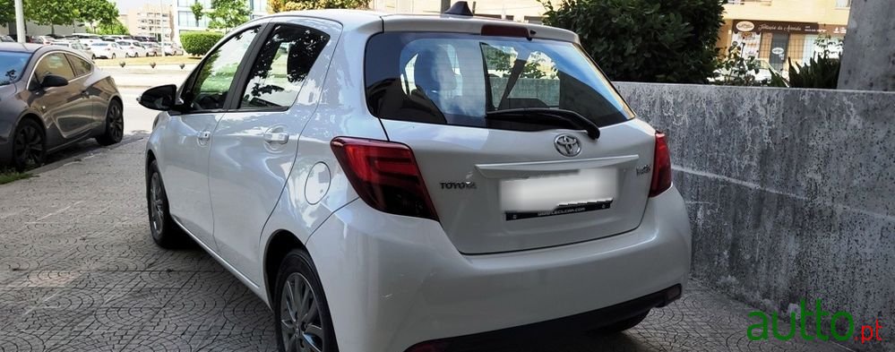 2017' Toyota Yaris photo #5