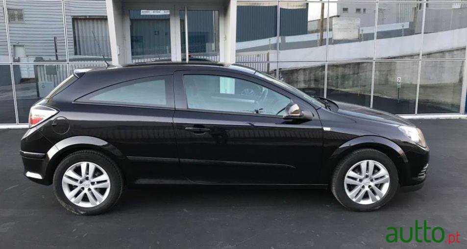 2010' Opel Astra Gtc photo #3