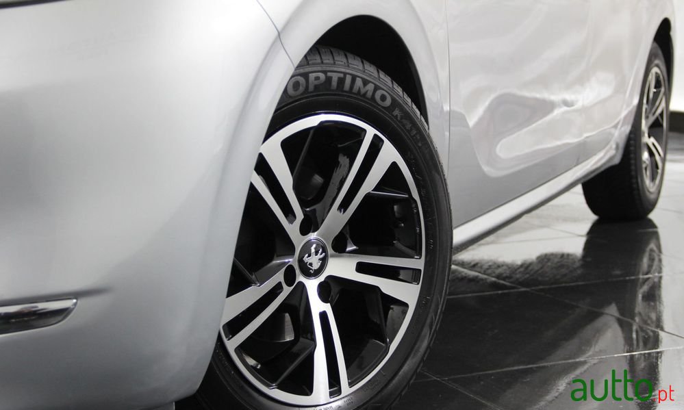 2014' Peugeot 208 photo #6