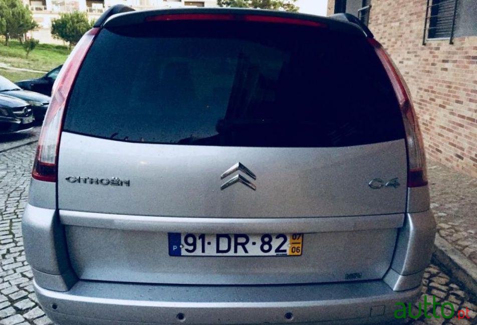 2007' Citroen C4 Grand Picasso photo #2