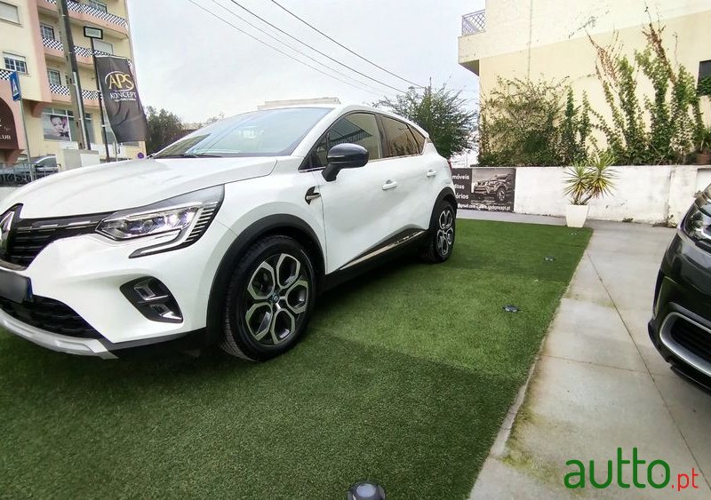 2021' Renault Captur photo #1