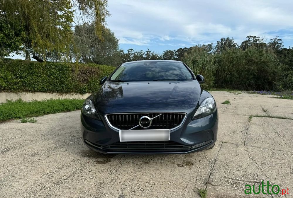2018' Volvo V40 photo #6