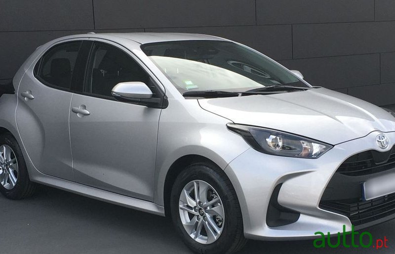 2023' Toyota Yaris photo #2