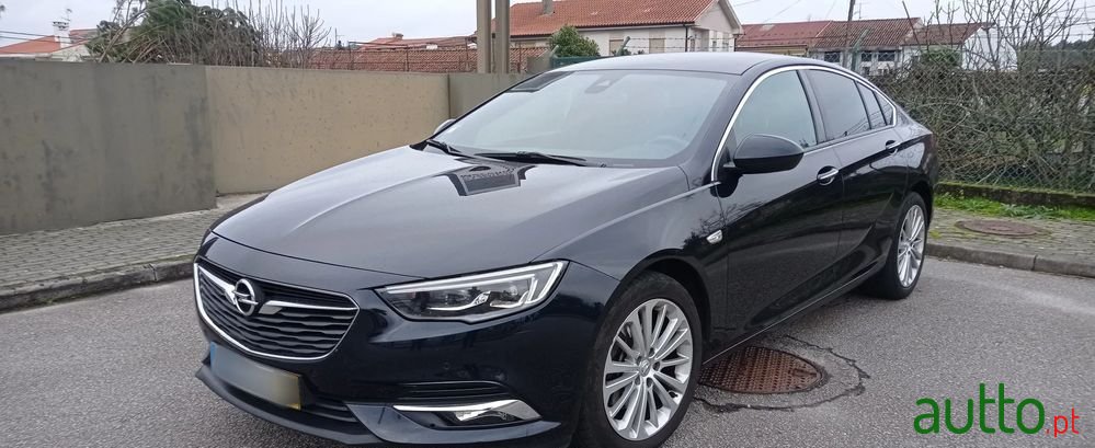 2019' Opel Insignia photo #1