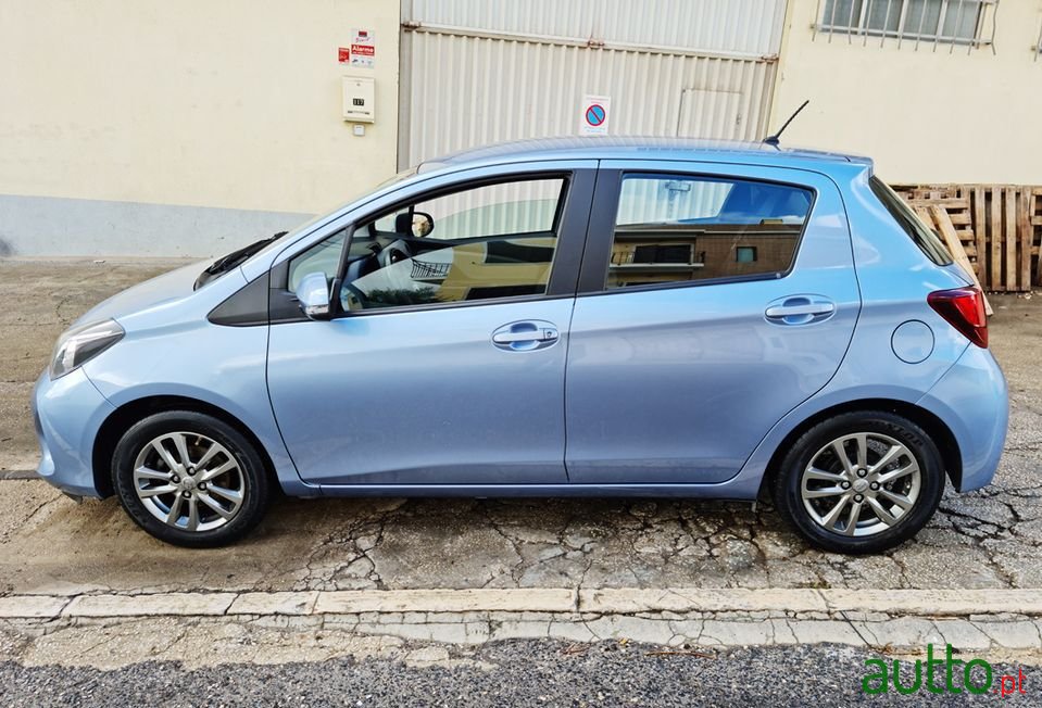 2014' Toyota Yaris photo #3