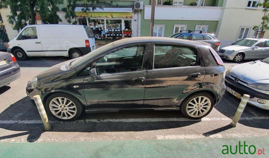 2010' Fiat Punto Evo photo #2