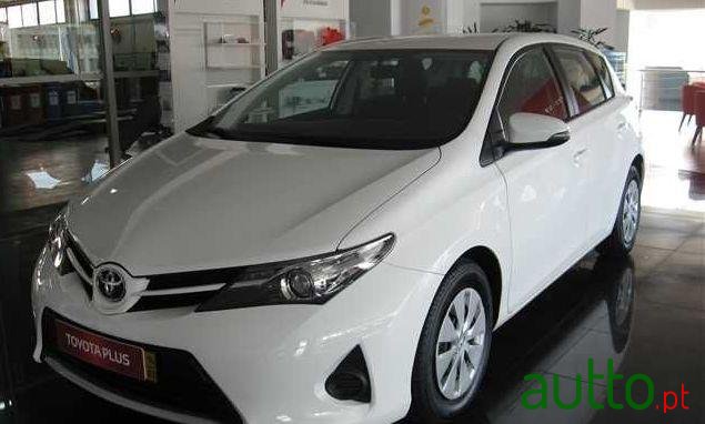 2014' Toyota Auris photo #1