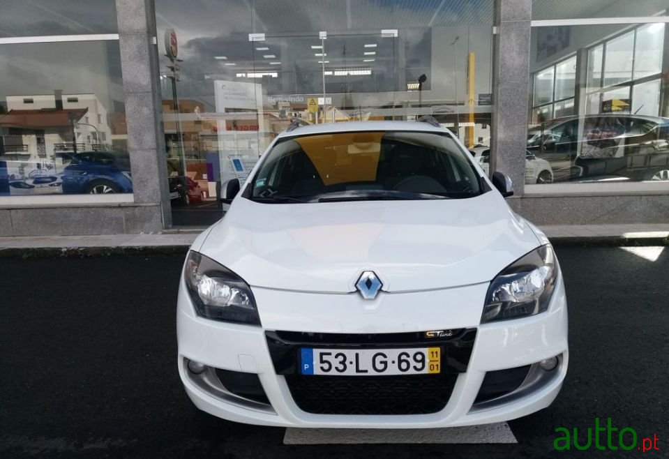 2011' Renault Megane Sport Tourer photo #4