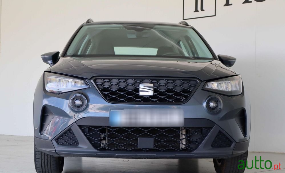 2023' SEAT Arona 1.0 Tsi Style photo #2